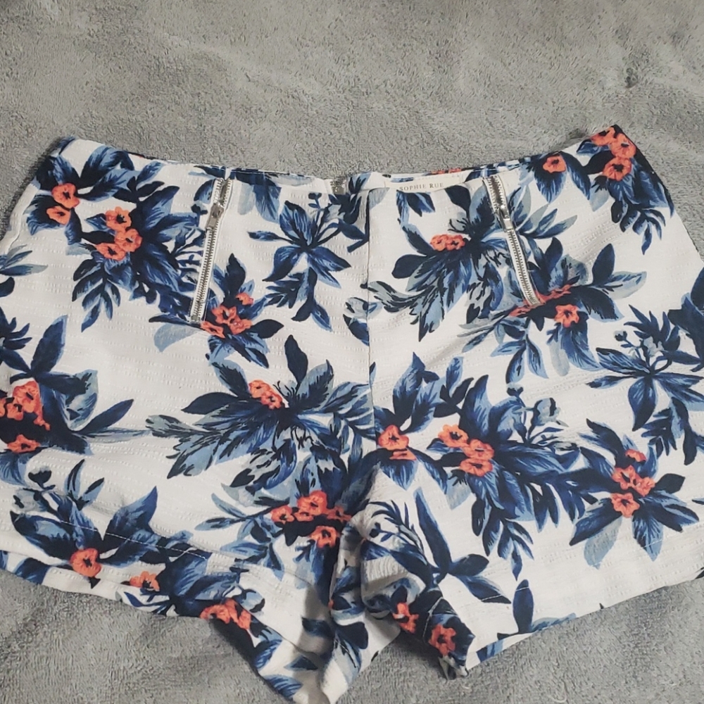 Floral high-waisted shorts